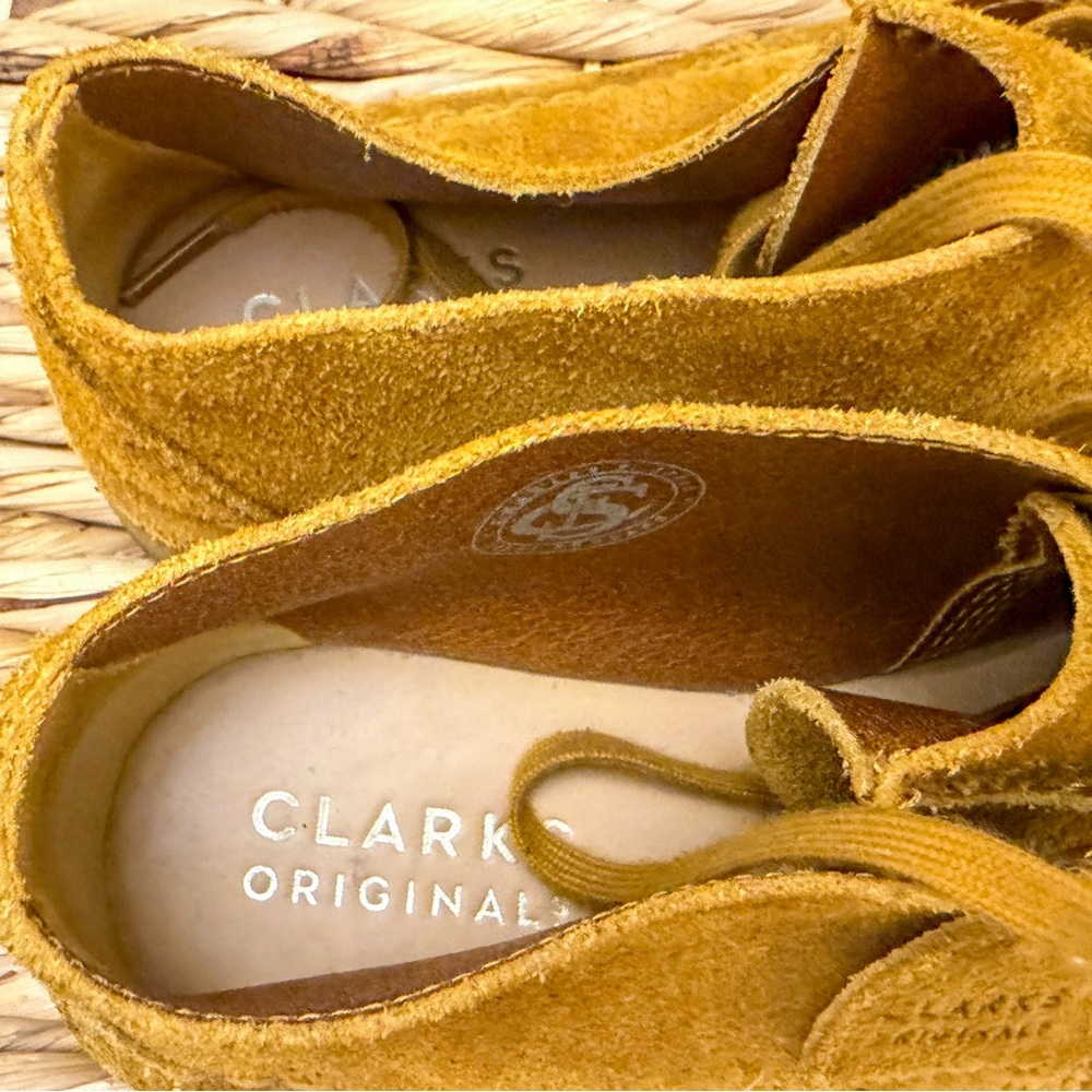 Clarks Originals Suede Chukka Mustard boot - Picture 6 of 10